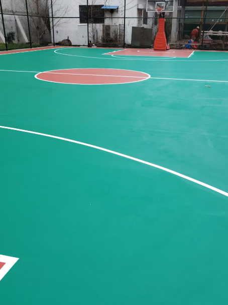 上街 球场长期使用易出现地面开裂